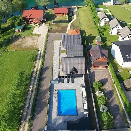 Queen Hébergement de vacances *